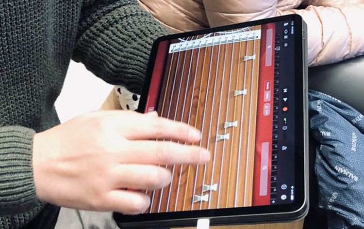 Apple丸の内 山⁠田⁠文⁠彦⁠に⁠学ぶ⁠ デ⁠ジ⁠タ⁠ル⁠テ⁠ク⁠ノ⁠ロ⁠ジ⁠ー⁠で再⁠解⁠釈⁠す⁠る⁠雅⁠楽 iPadのGarageBandで箏の音を入力