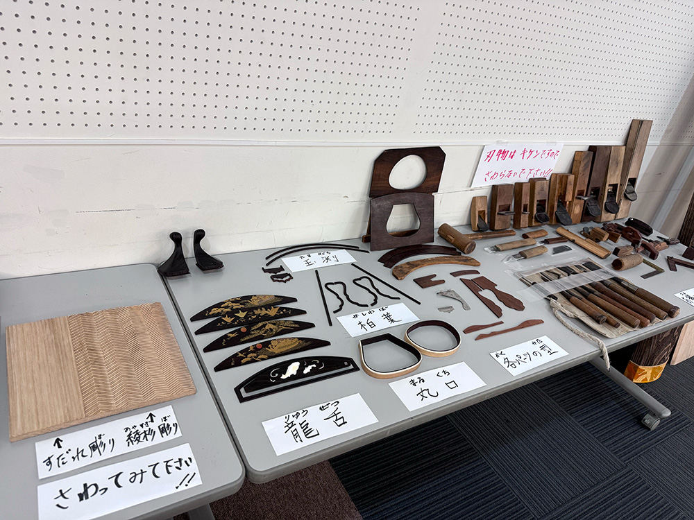 箏の部品や道具の展示