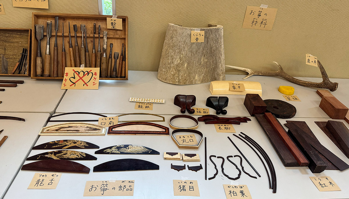 おコト遊BASE!! 箏作りの道具屋パーツの展示